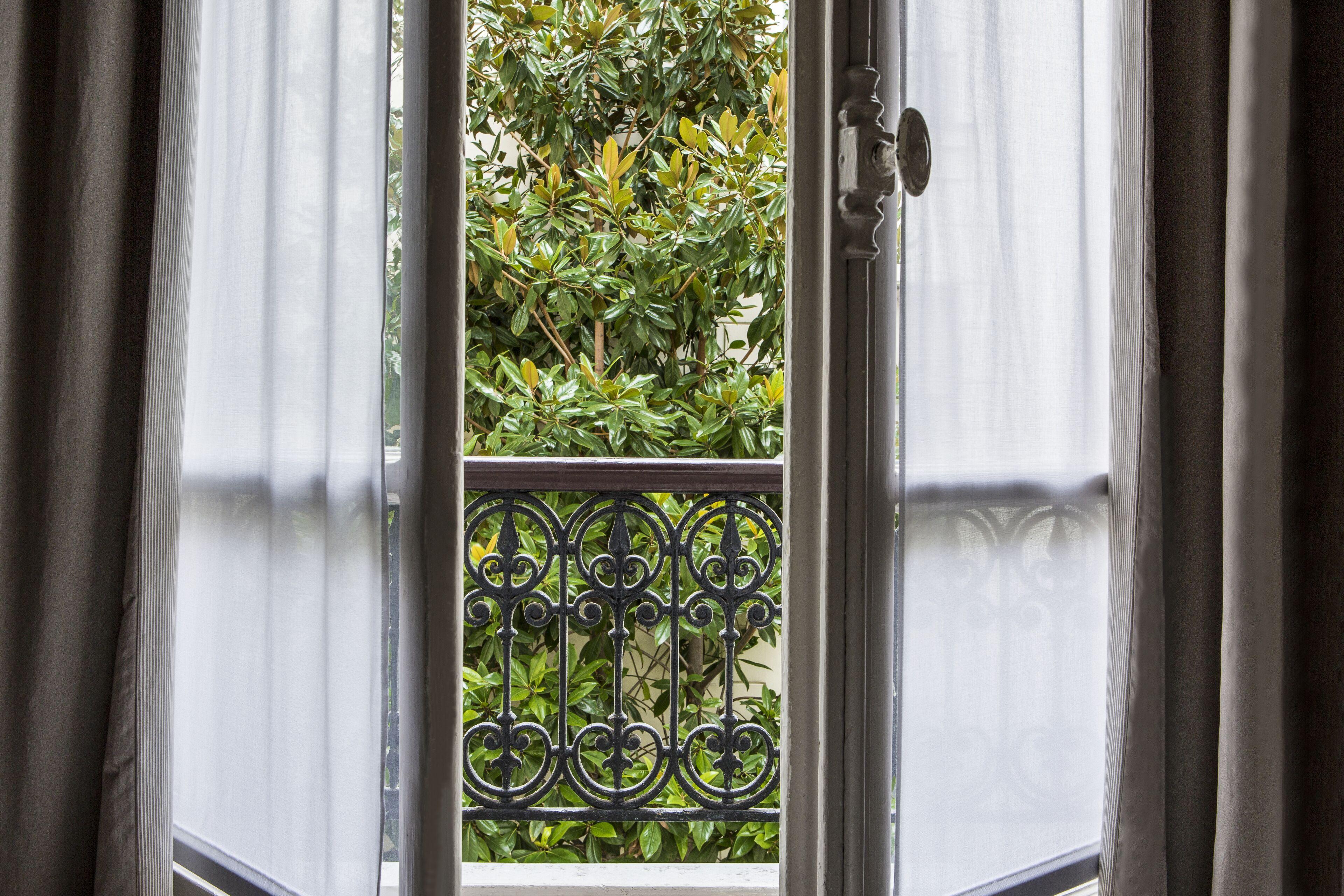 Des Saints Pères - Esprit De France